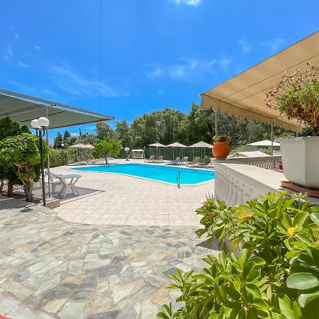 アパートホテル Amazona And 3*