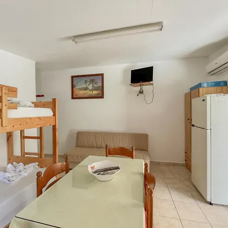 アパートホテル Amazona And スパルティア